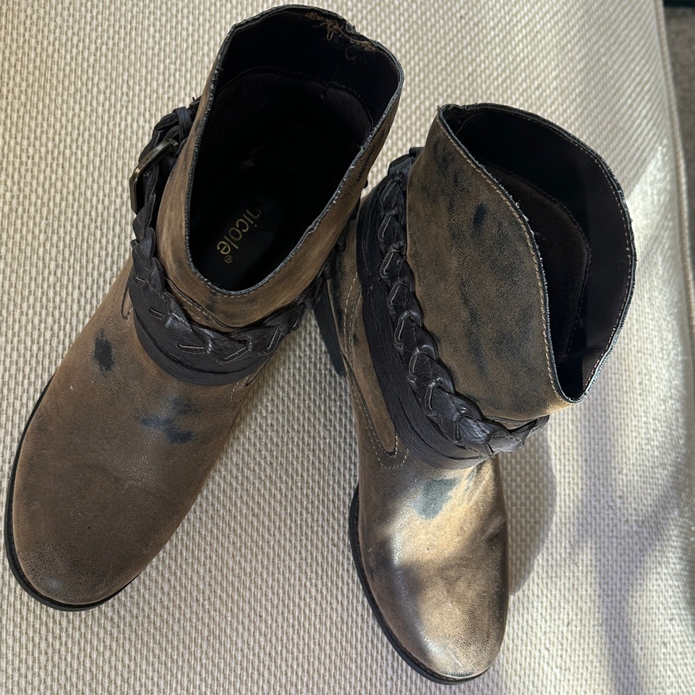 Nicole Palomino Ankle Boots/Distressed look